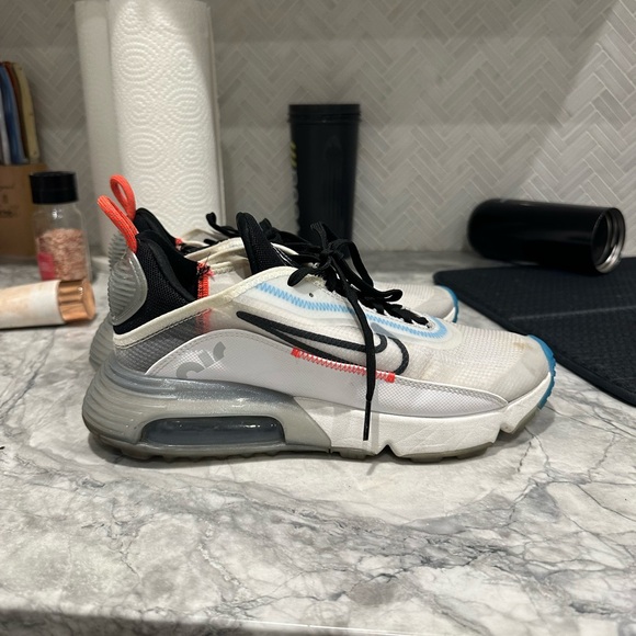 Nike Womens Sz 7.5W Air Max 2090 Pure Platinum Running Shoes Sneakers - Picture 2 of 6